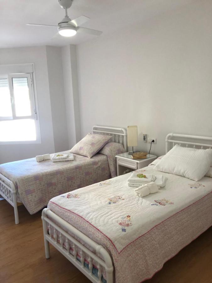 Malaga Playa Centro Ideal Familia Y Amigos ภายนอก รูปภาพ